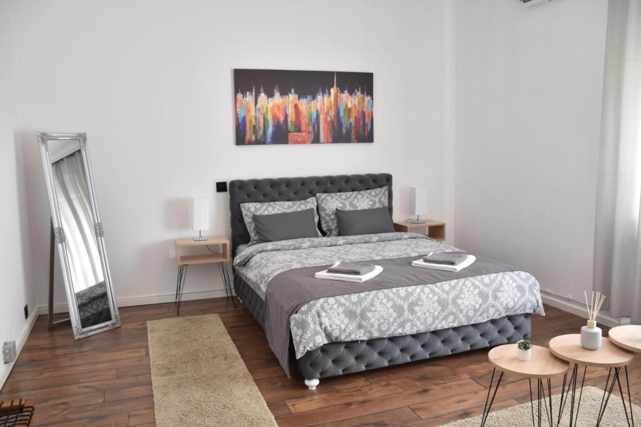 Apartment In Belgrade With Small Parking Space Exterior photo